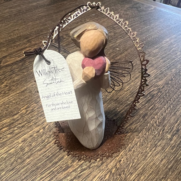 Willow Tree Other - Willow Tree Angel with Heart and Wire Wings